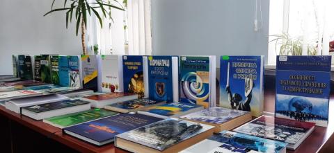Наявна в бібліотеці література освітньої програми зі спеціальності «Бакалавр публічного управління та адміністрування»