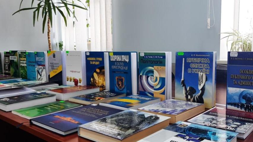 Наявна в бібліотеці література освітньої програми зі спеціальності «Бакалавр публічного управління та адміністрування»